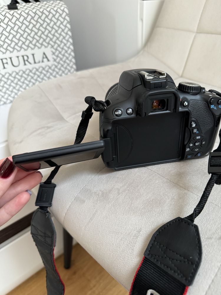 Фотопарат CANON D650 EOS