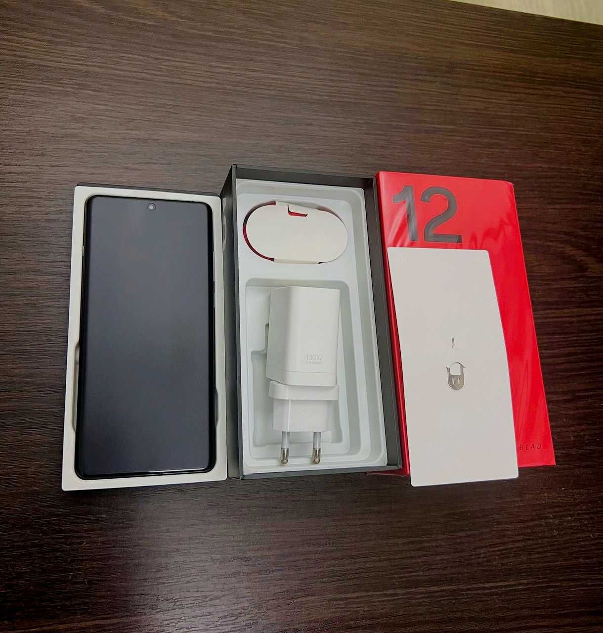 Новый OnePlus 12 – флагман для настоящих ценителей технологий!