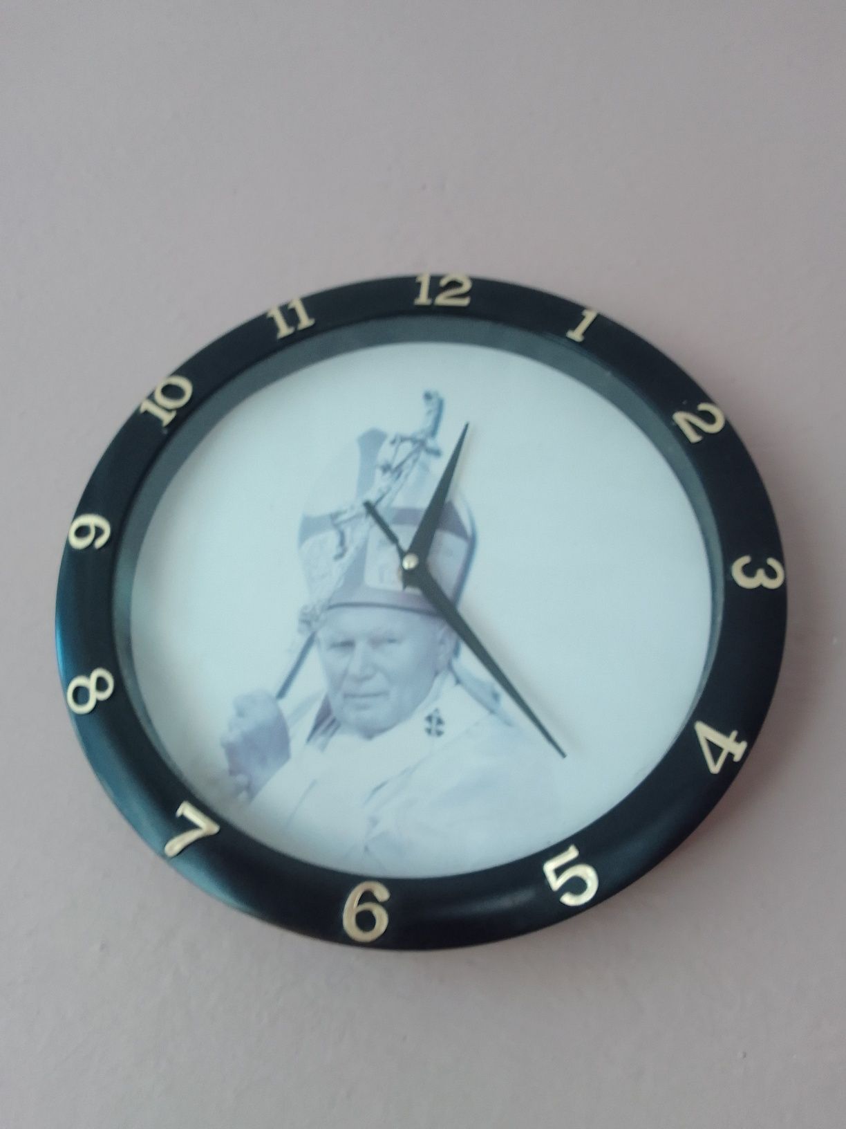 Zegar ścienny Jan Paweł l l z epoki PRL-u .