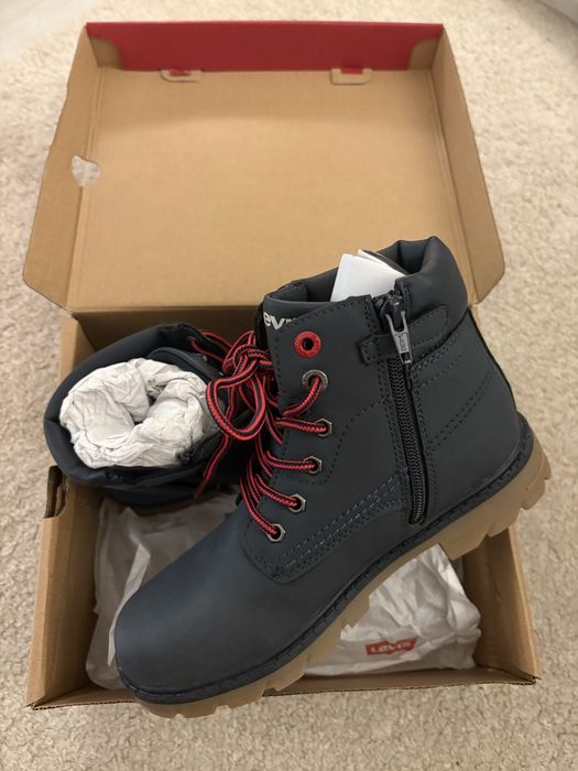 Botas menino Levi’s, novas, 35