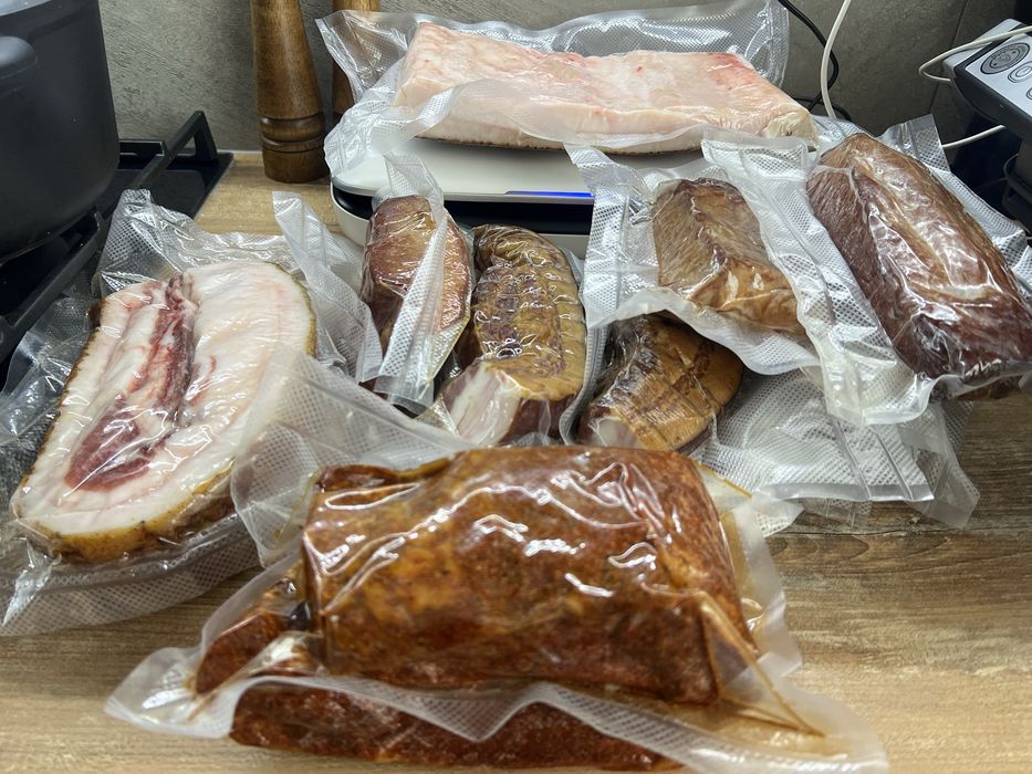 Копчене мʼясо та бекон