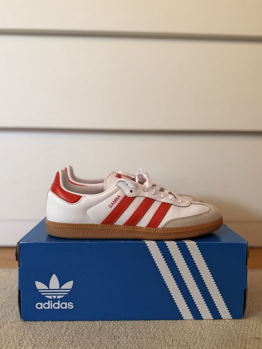 Ténis samba vermelhos e brancos usados apenas uma vez