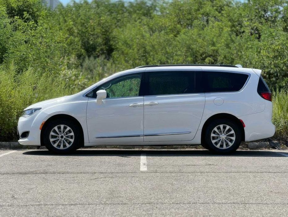 Chrysler Pacifica Touring L      2017
