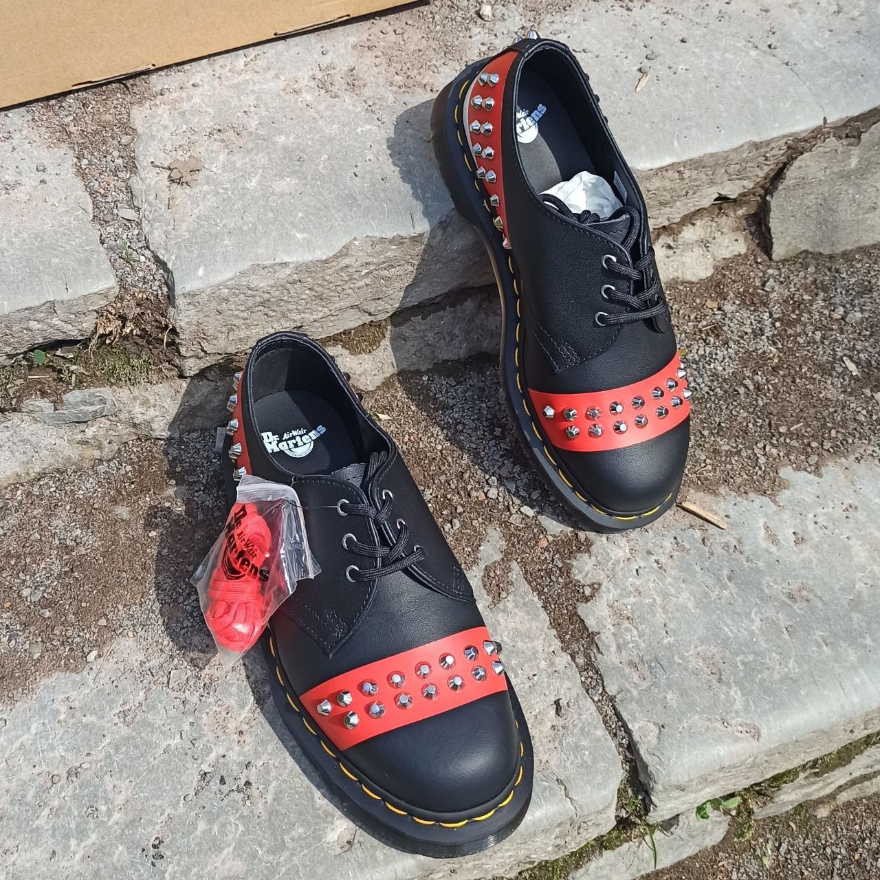 Туфли Dr.Martens 1461 STUD BLACK AND RED + white (25662001) Оригинал!