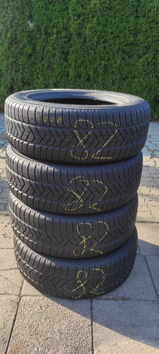 82 Opony Zimowe Pirelli 235/60/18 Bardzo Ładne