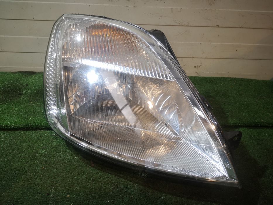 Ford Fiesta Mk6 lampa reflektor