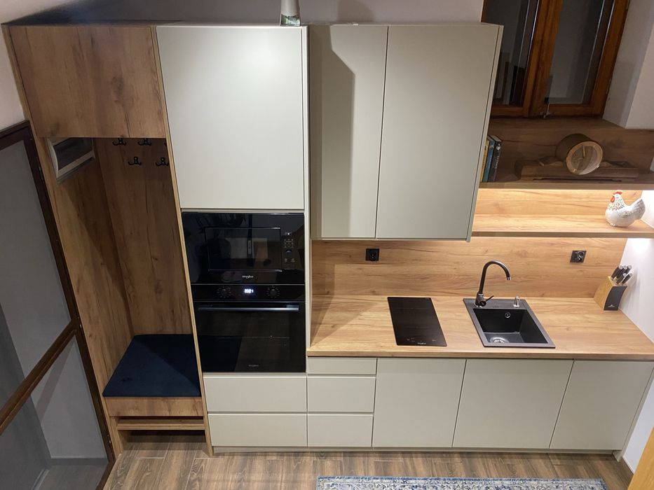 Siedlisko, gospodarstwo rolne w pięknej okolicy, dom ze stajnią