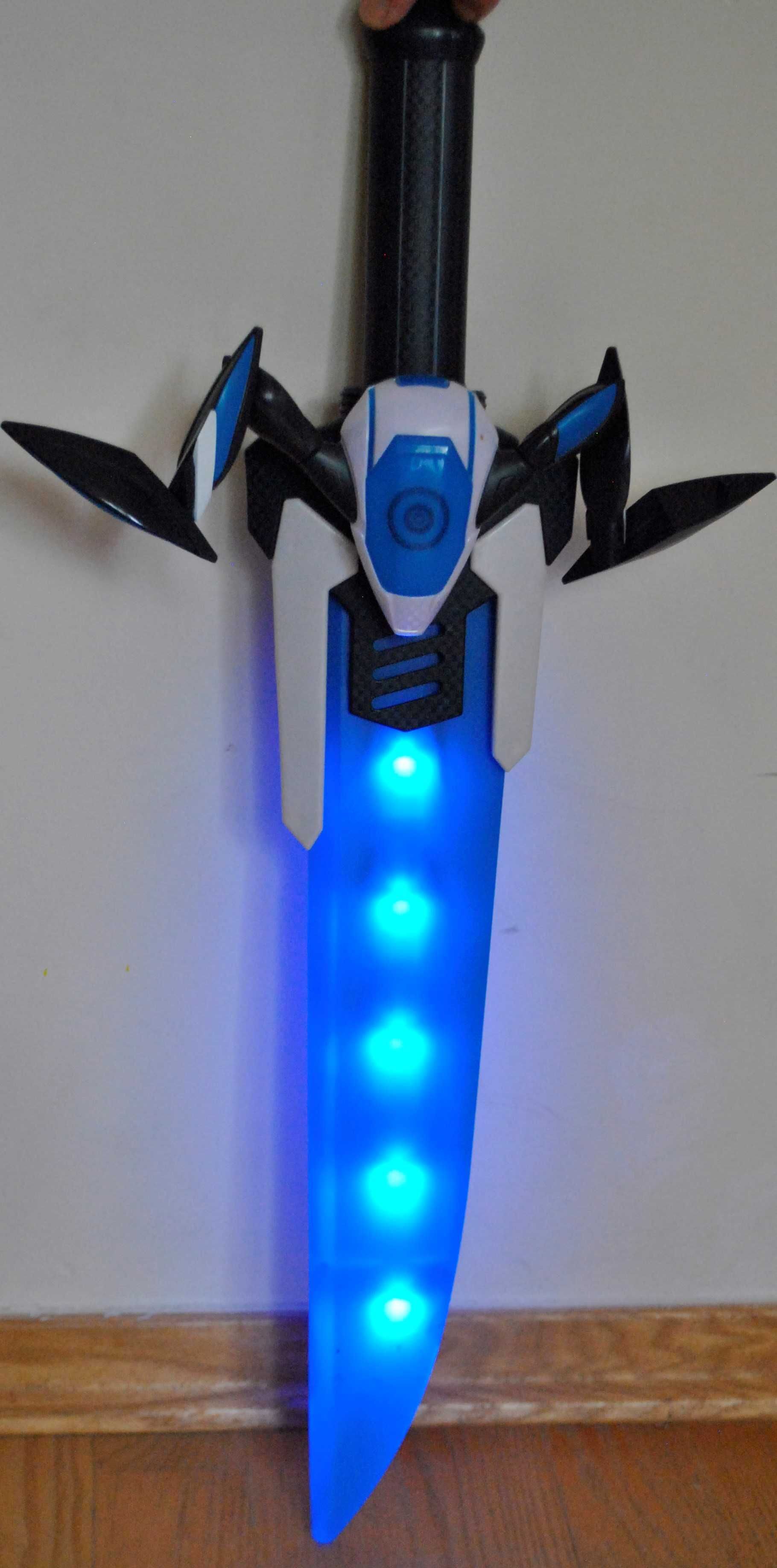 Miecz świetlny Max Steel z figurką