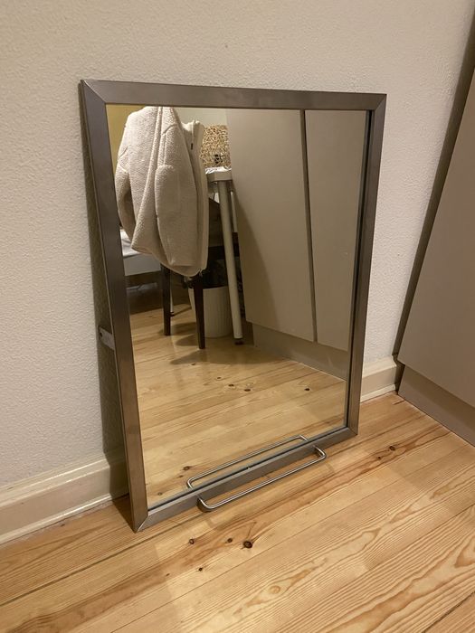 Espelho com moldura de ferro