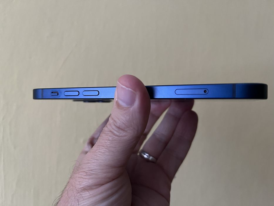Iphone 12.  64г.  АКБ 87%