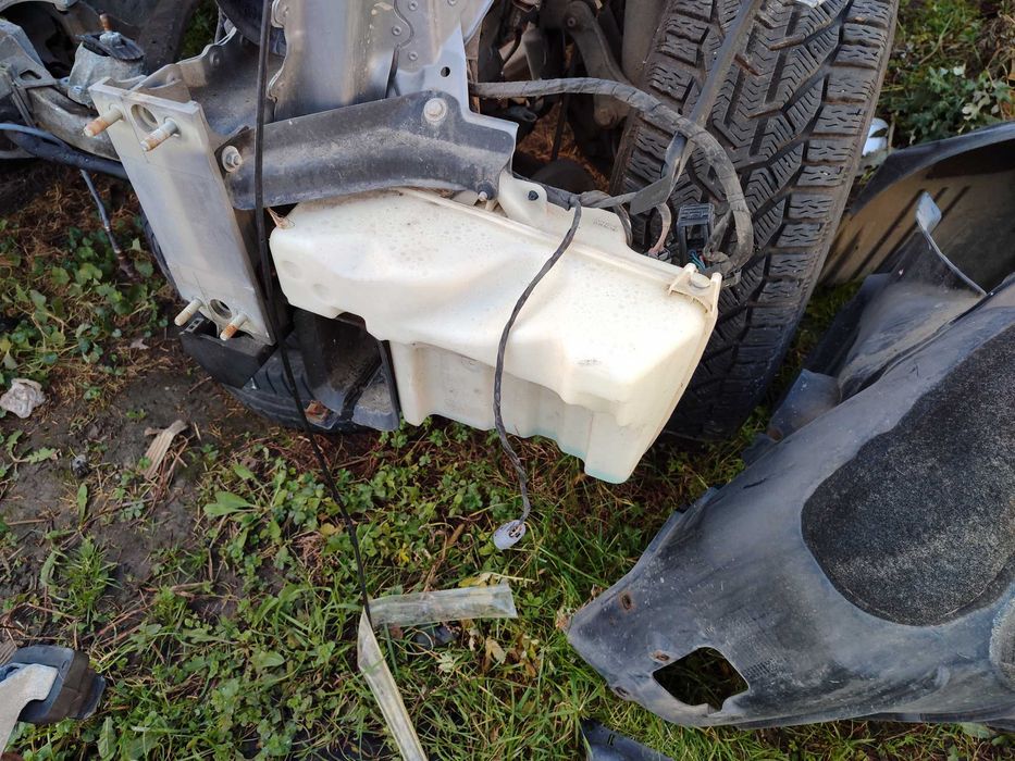Zbiornik spryskiwacza+pompki BMW E 60,61 KOMBI XENON