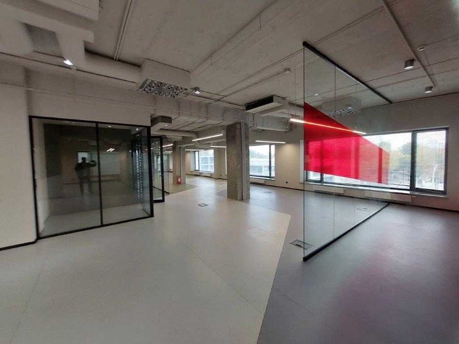 Оренда офісної будівлі на вул. Зоологічна (3300 м2)