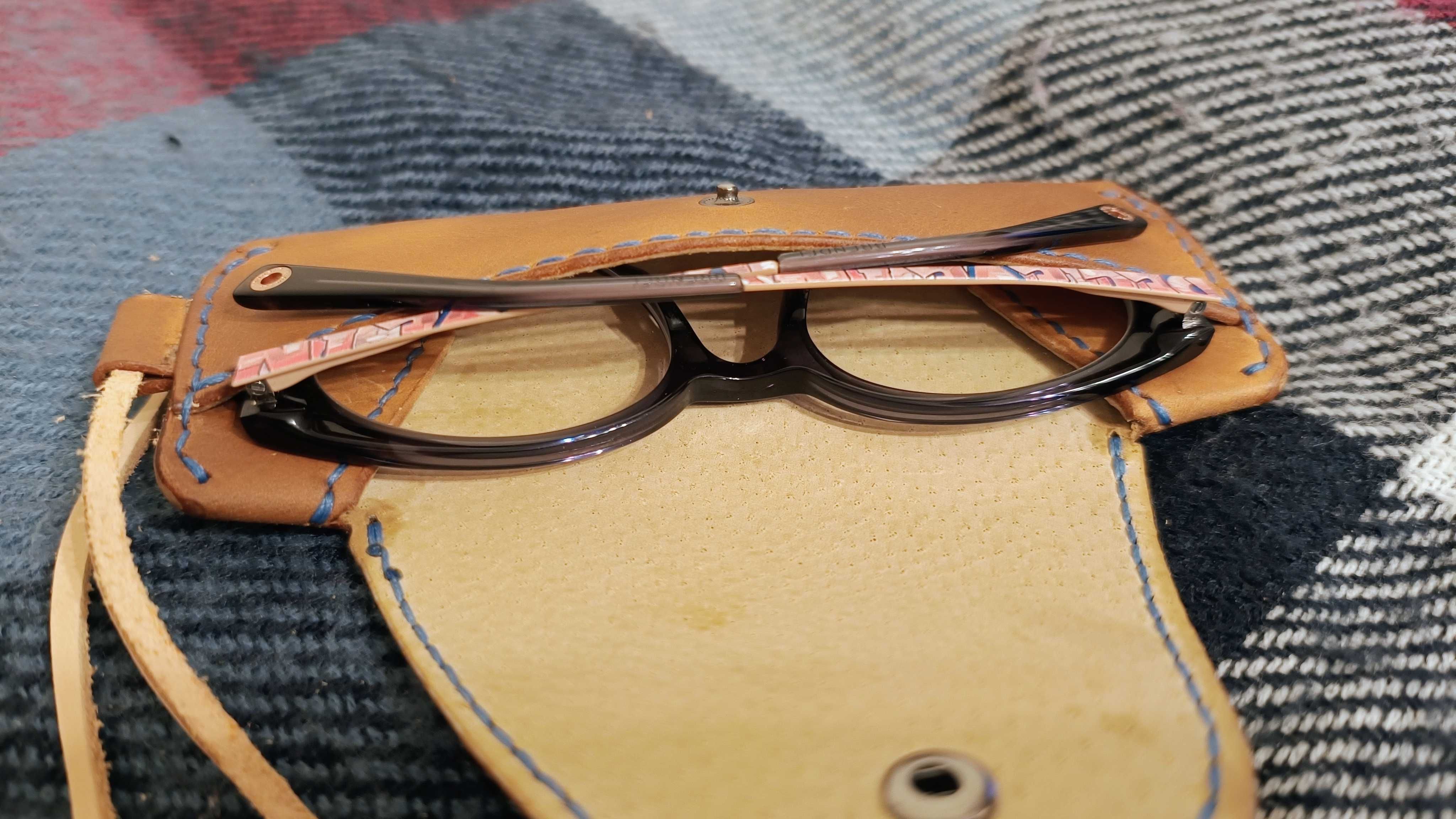 bar Skóroszyj - etui na okulary z rzemieniem