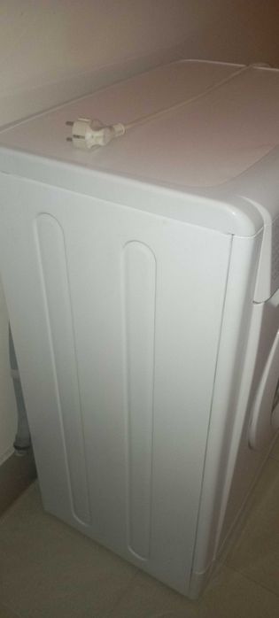 Продам пральну машину Indesit 5105 , не робоча, на з/ч або ремонт