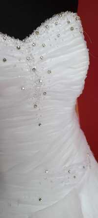 Biała suknia ślubna sznurowana, koraliki