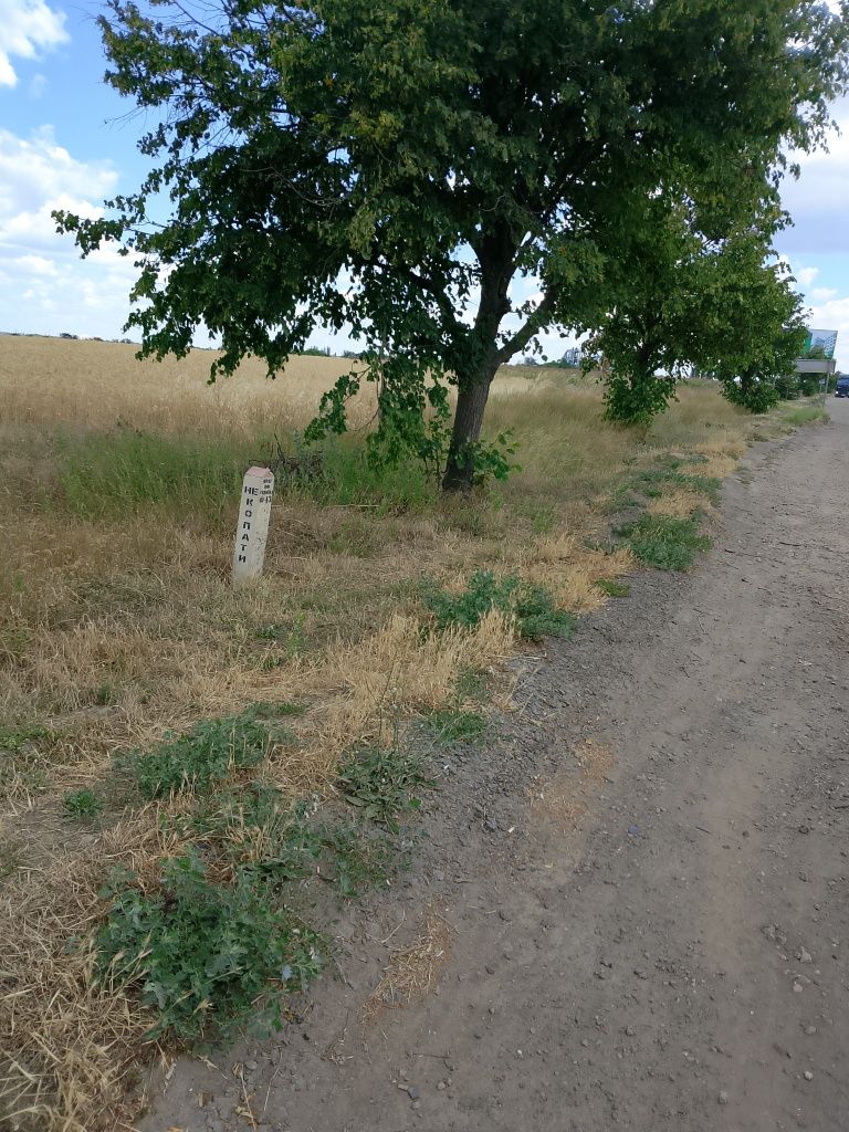 Срочно продам 4 гект, земли,на трассе , до круга,7км от хозяина