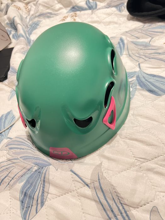 Capacete climbing technology