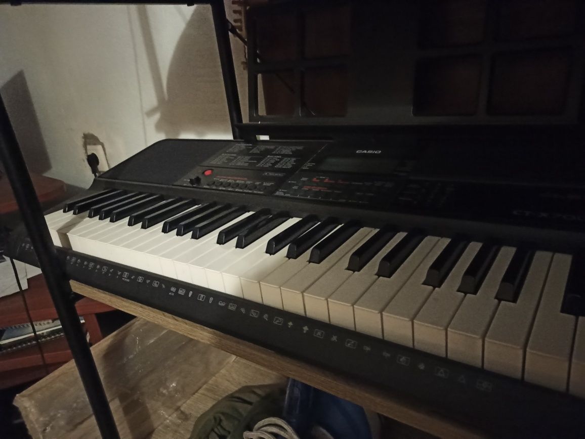 Синтезатор Casio CT X700