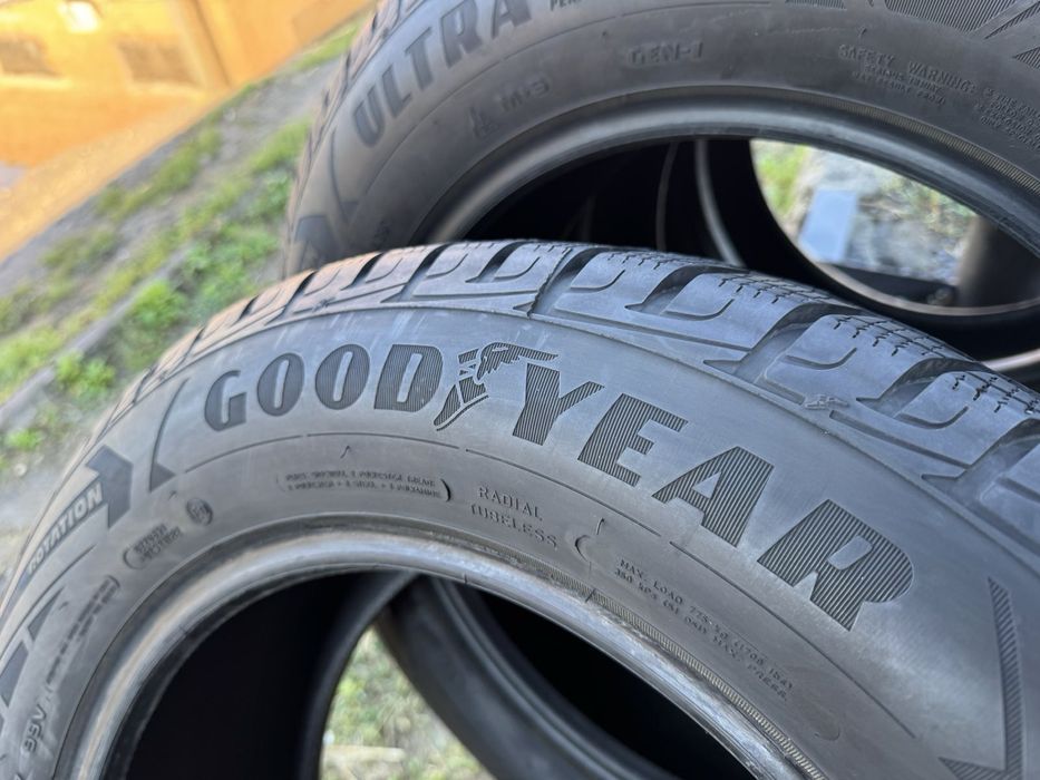 Майже нові зимові шини Goodyear 215/65 R17