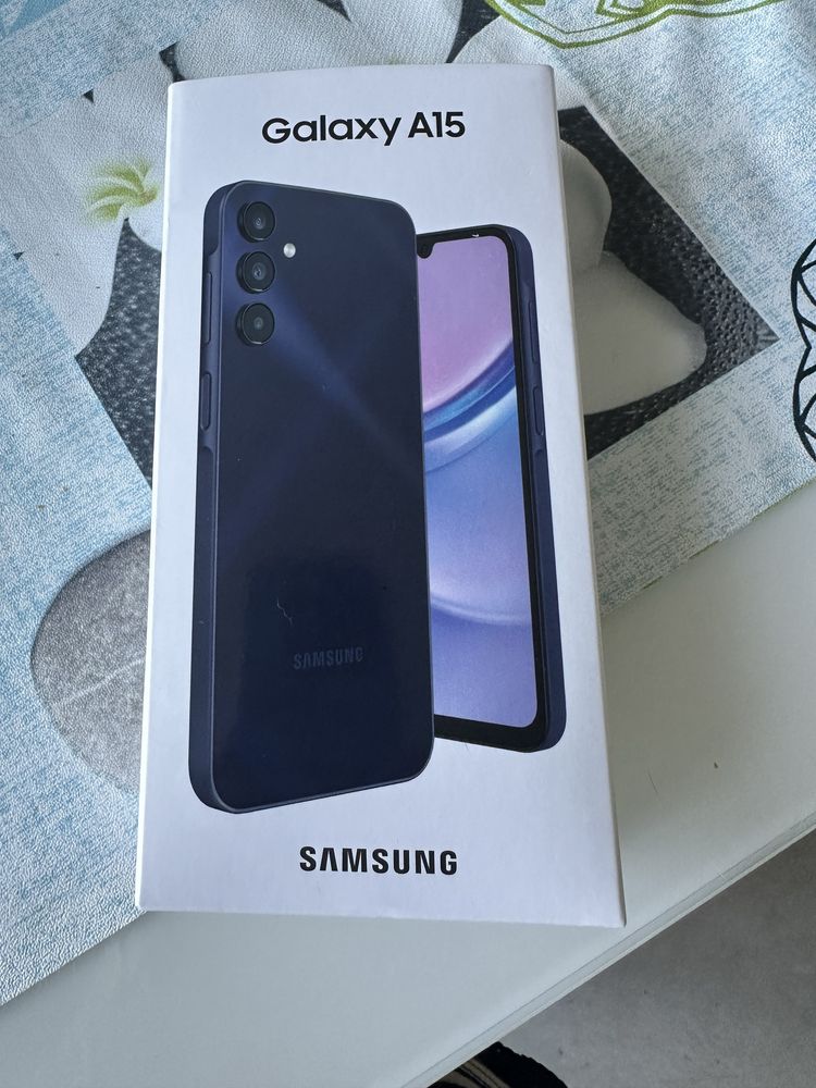 Android Samsung, novo, com pelicuka no ecra e oferta de capa.