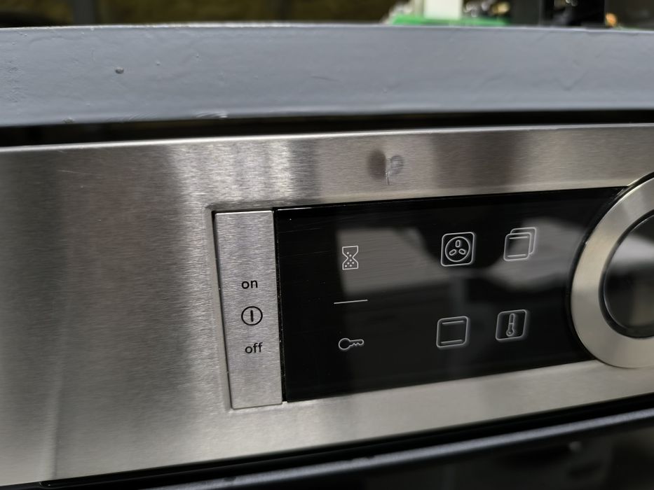 Вбудований духовий шкаф Bosch Serie 8 HBG675BS1