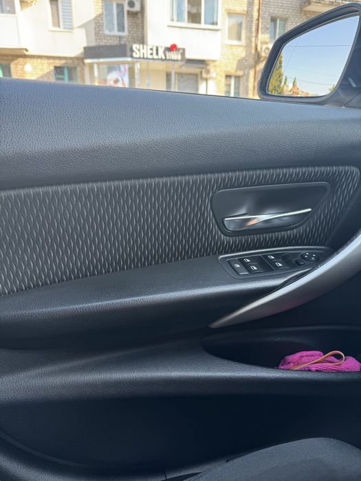 Салон BMW F30 з картами та підігрівом