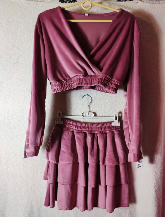 Komplet welurowy dresowy spódnica top nowy z metką