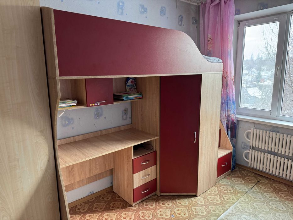 Дитяче двоповерхове ліжко з шафою і робочим місцем
