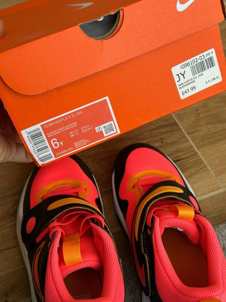 Кроссовки Nike Team Hustle