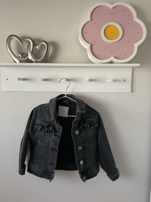 Czarna kurtka jeansowa dla dziewczynki