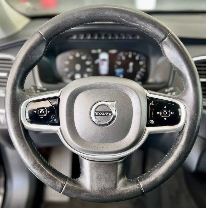 Volvo XC90 T6      2020