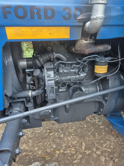 Трактор FORD3000