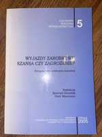 Wyjazdy zarobkowe szansa czy zagrożenie, red. K. Glombik