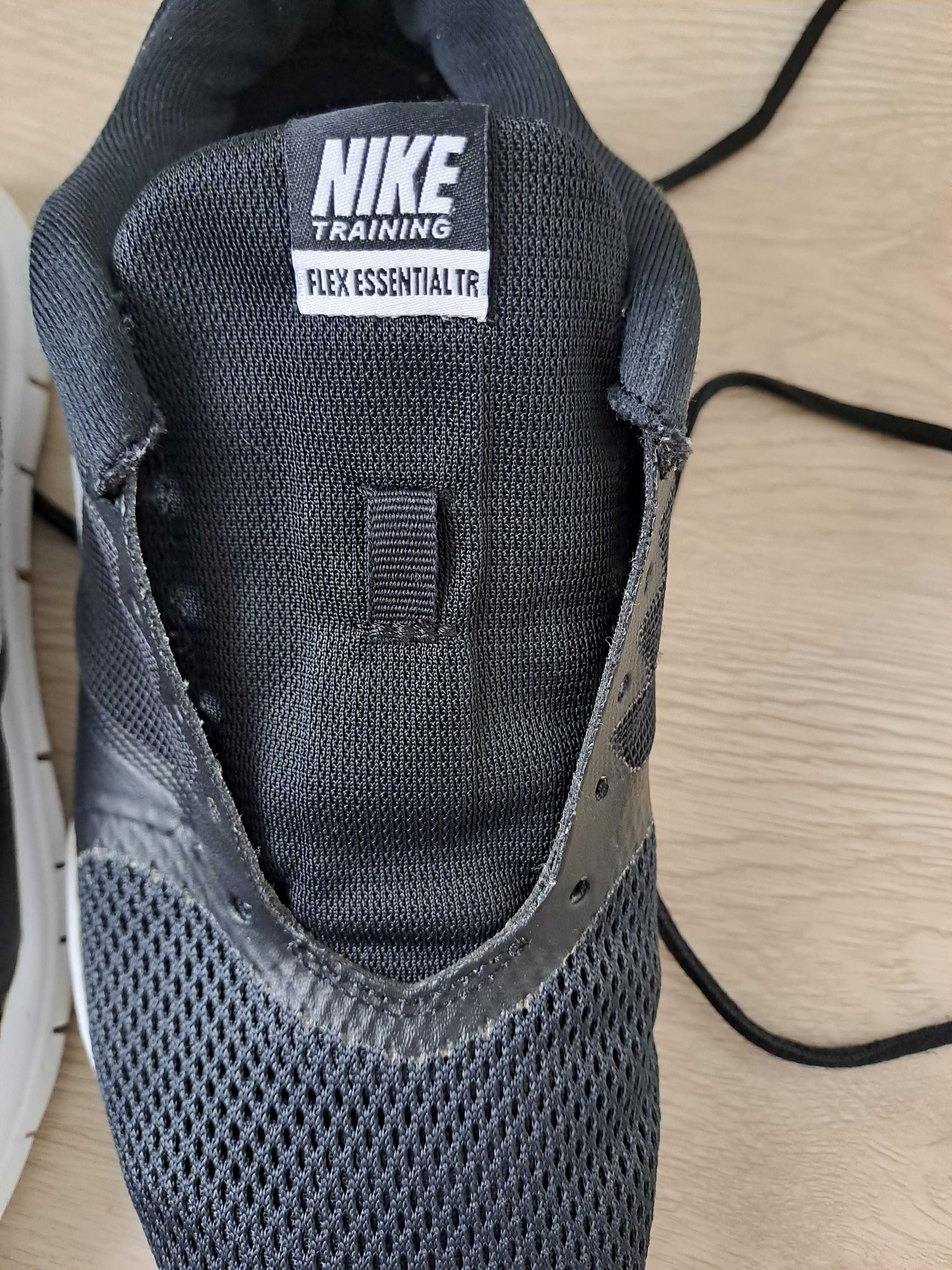 Тренувальні кросівки Nike на стопу 24,5см. р.40