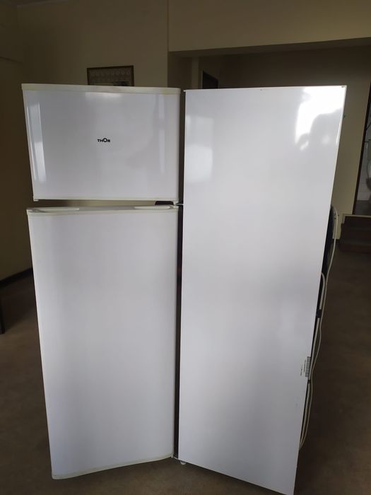 Frigorífico 2 portas 160 cm Alt x 55 cm Larg.  Em muito bom estado .