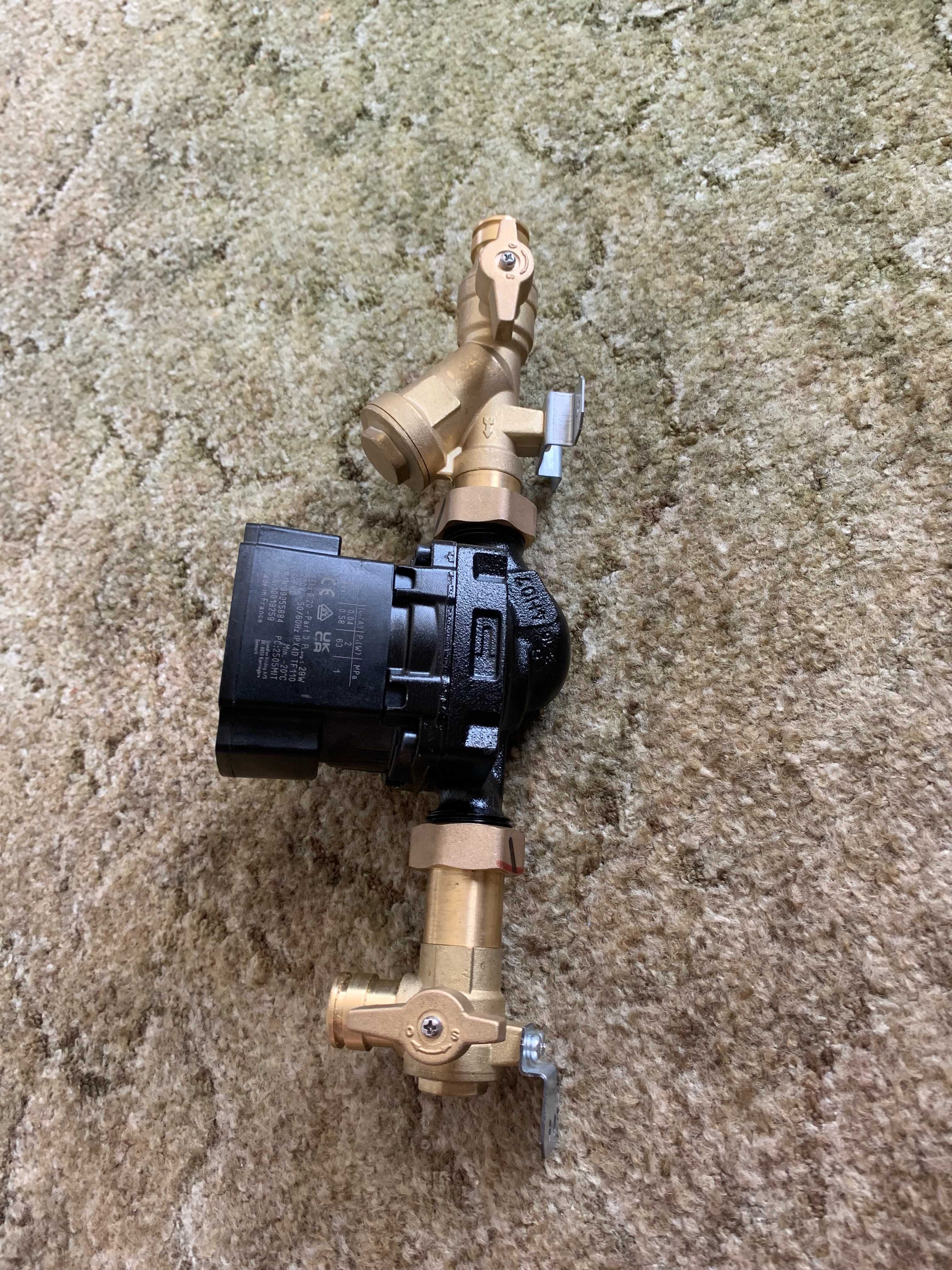 upm4  15-75. 130 grundfos pompa +blok polaczenia