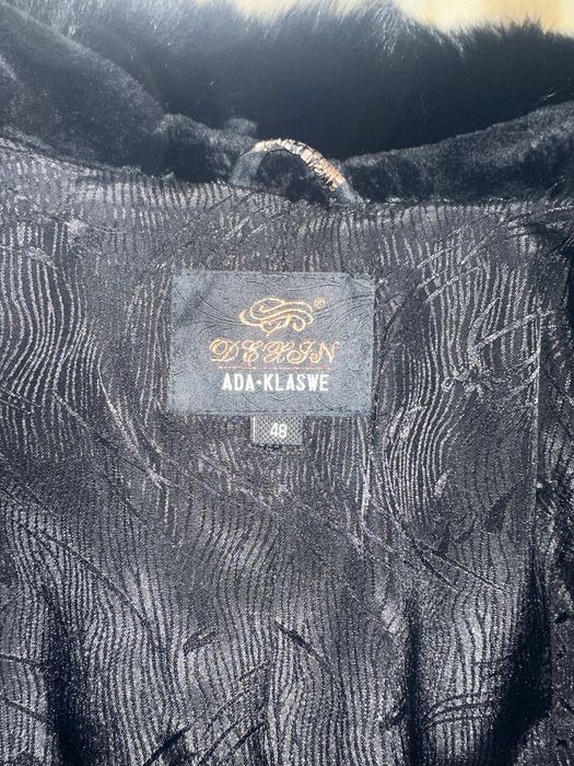 Шуба натуральна ,стрижена овчина чорного кольору.