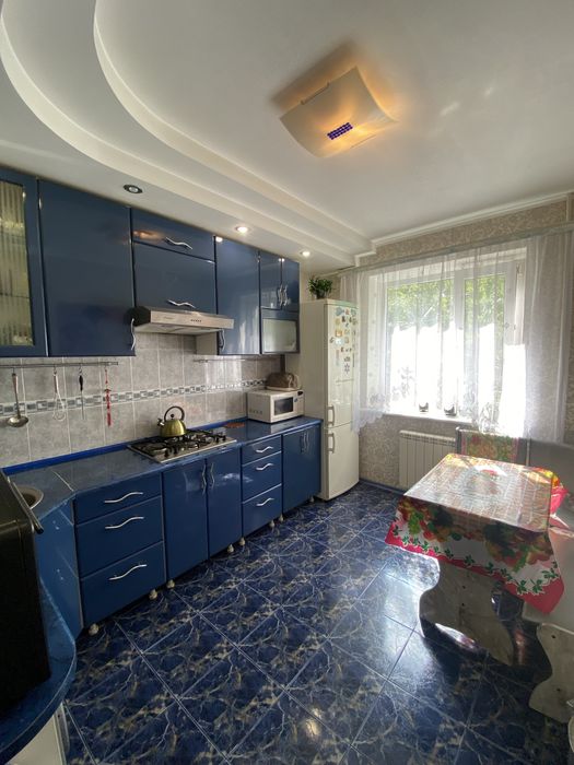 Продаж 4-к квартири на Бабурці