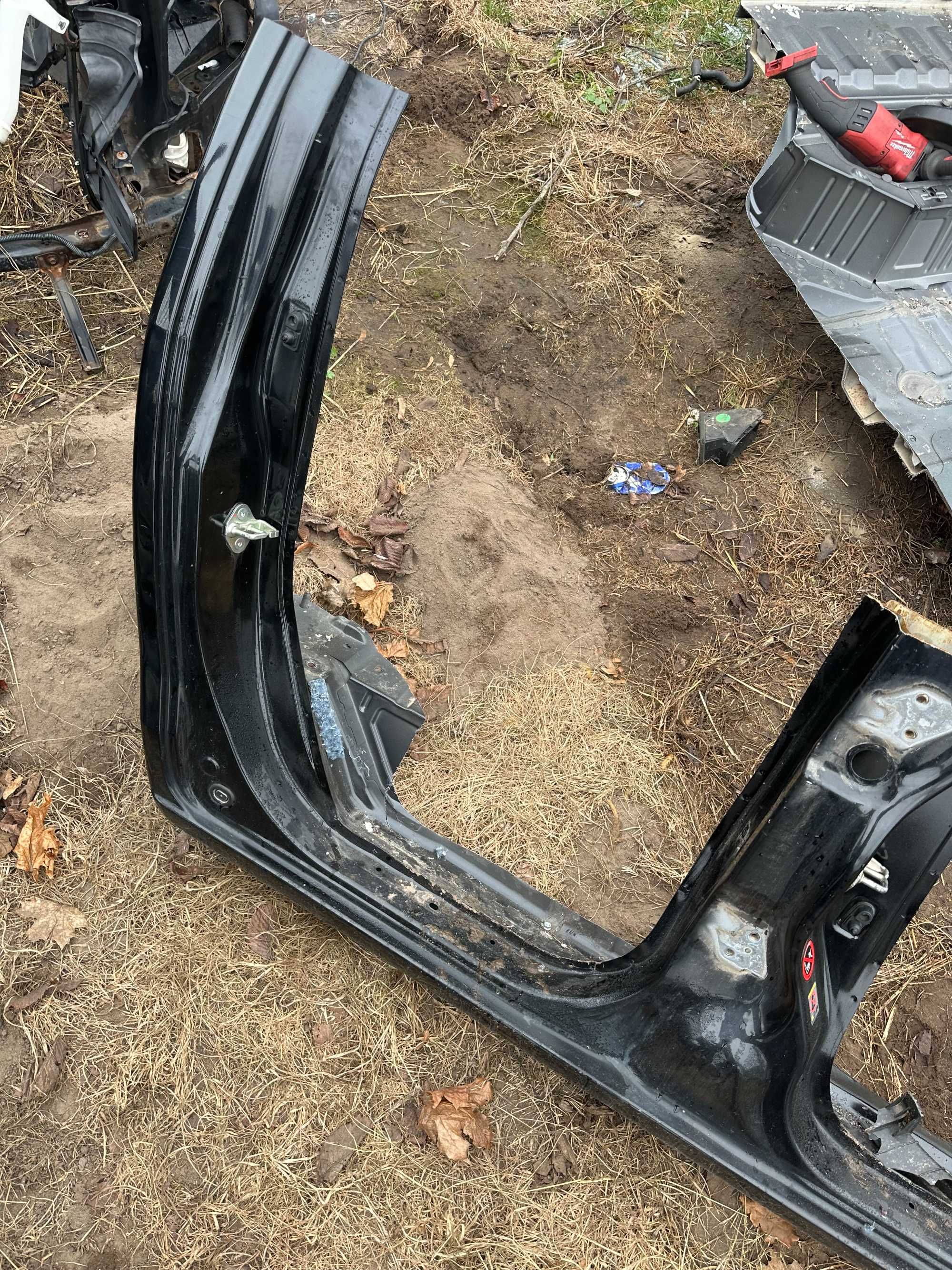 Isuzu D-Max II 12-19 Próg Cięty Prawy Bok Słupek