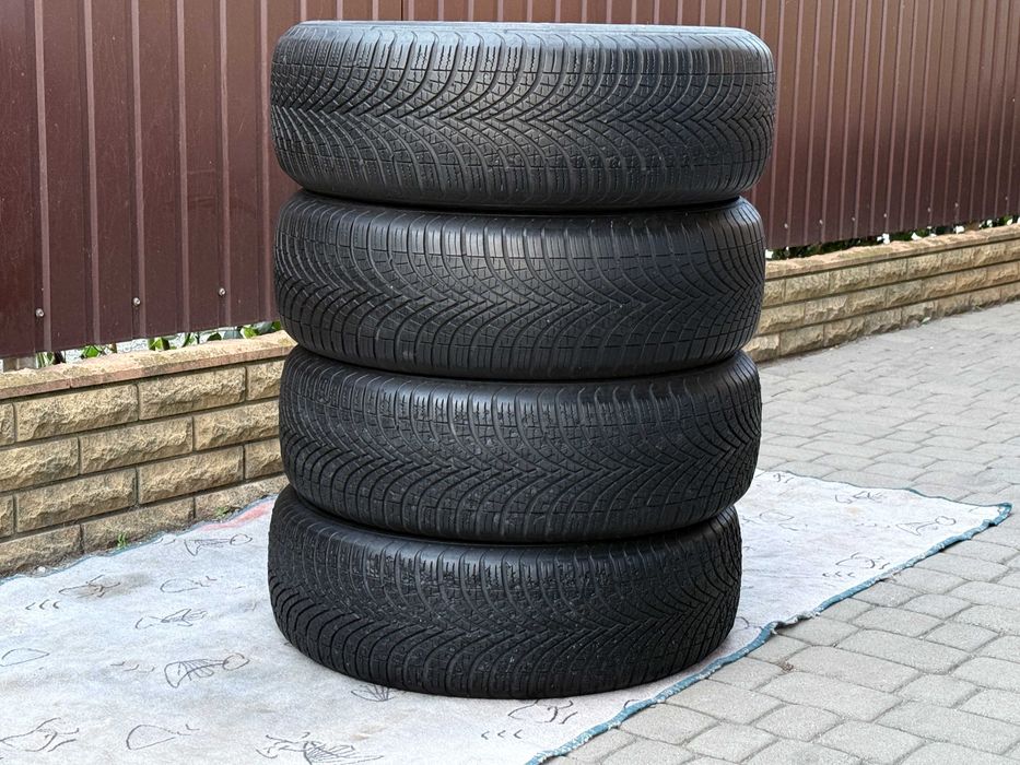 Продам комплект резины 225.65.R 17