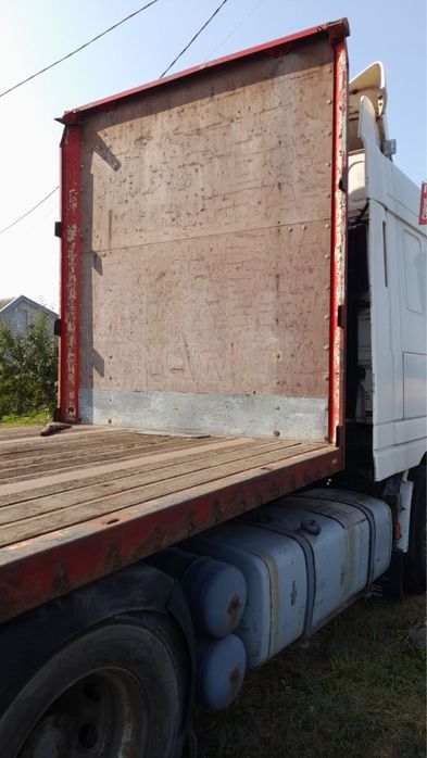 Напівпричіп для вантажівки