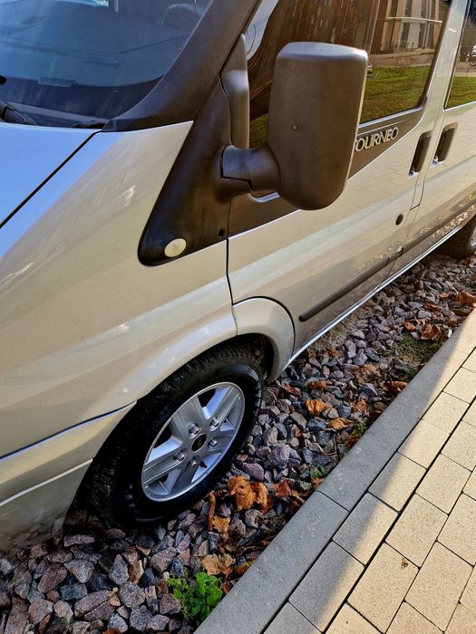 Автомобіль в гарному стані.