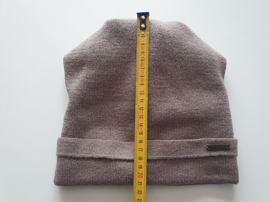 Czapka beanie beżowa z metalicznym połyskiem ocieplana idealna na chło