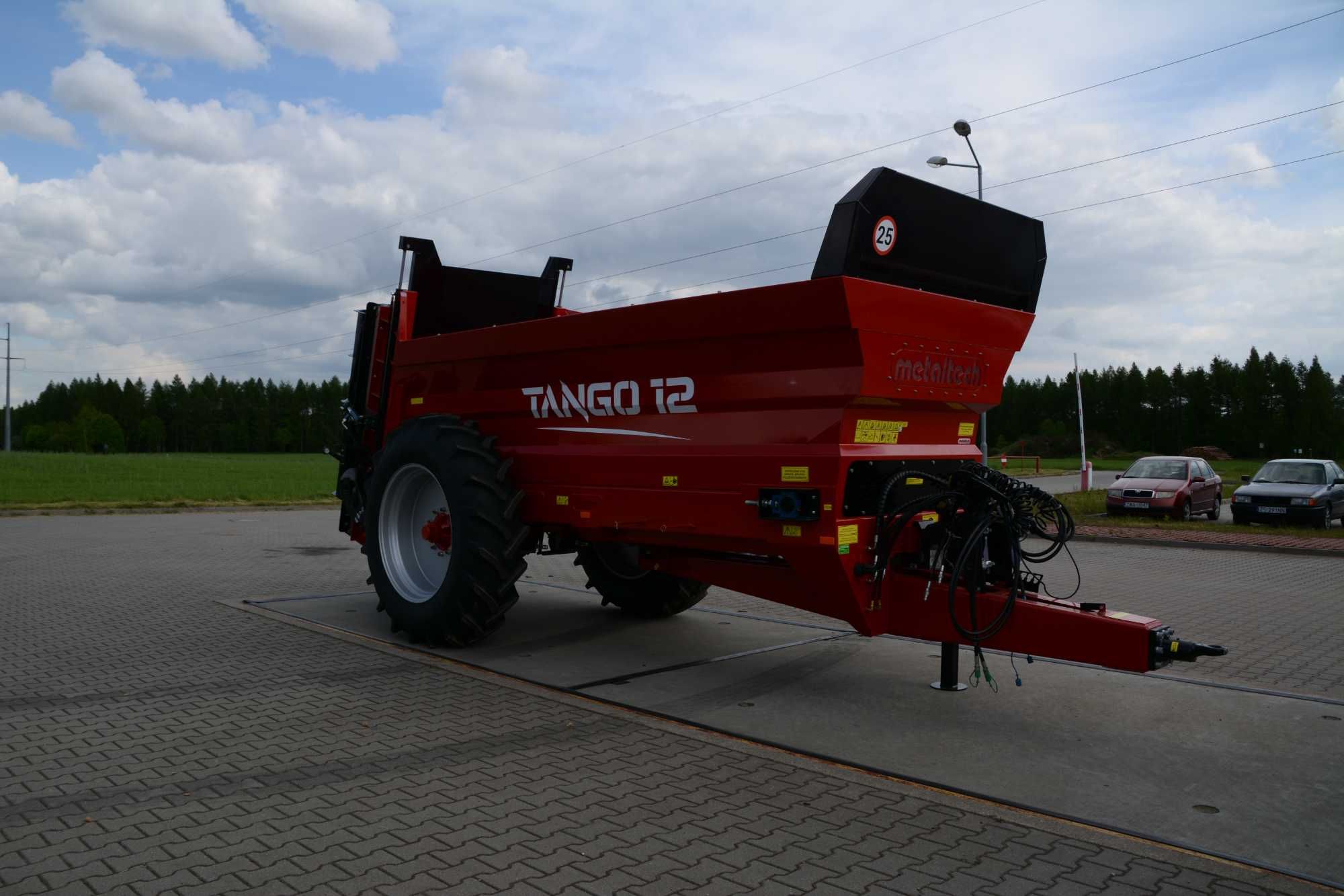 Rozrzutnik obornika METAL-TECH Tango 12 m3, 11 ton | DOSTĘPNY