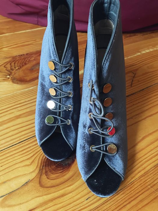 Гарні велюрові туфлі/ботильйони, 37 розмір