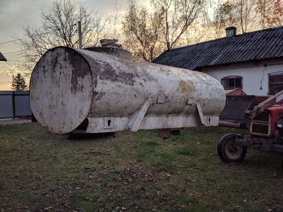 Beczka, zbiornik albo pojemnik 1300 litrów. Zamienię na glebogryzarkę