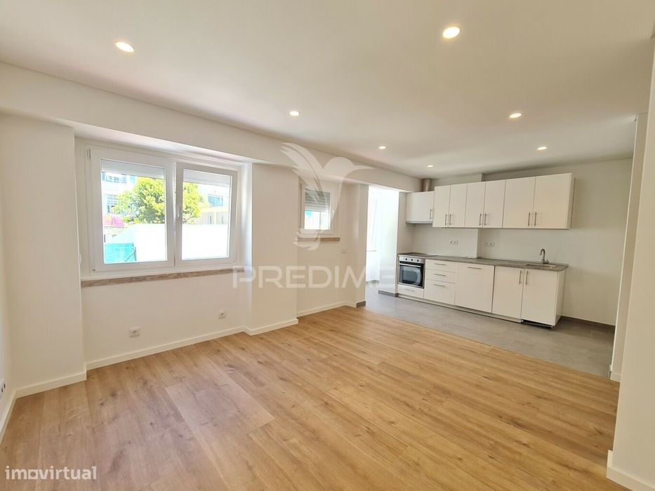 Apartamento T2 com 1 suíte, remodelado à Estrada de Benfica
