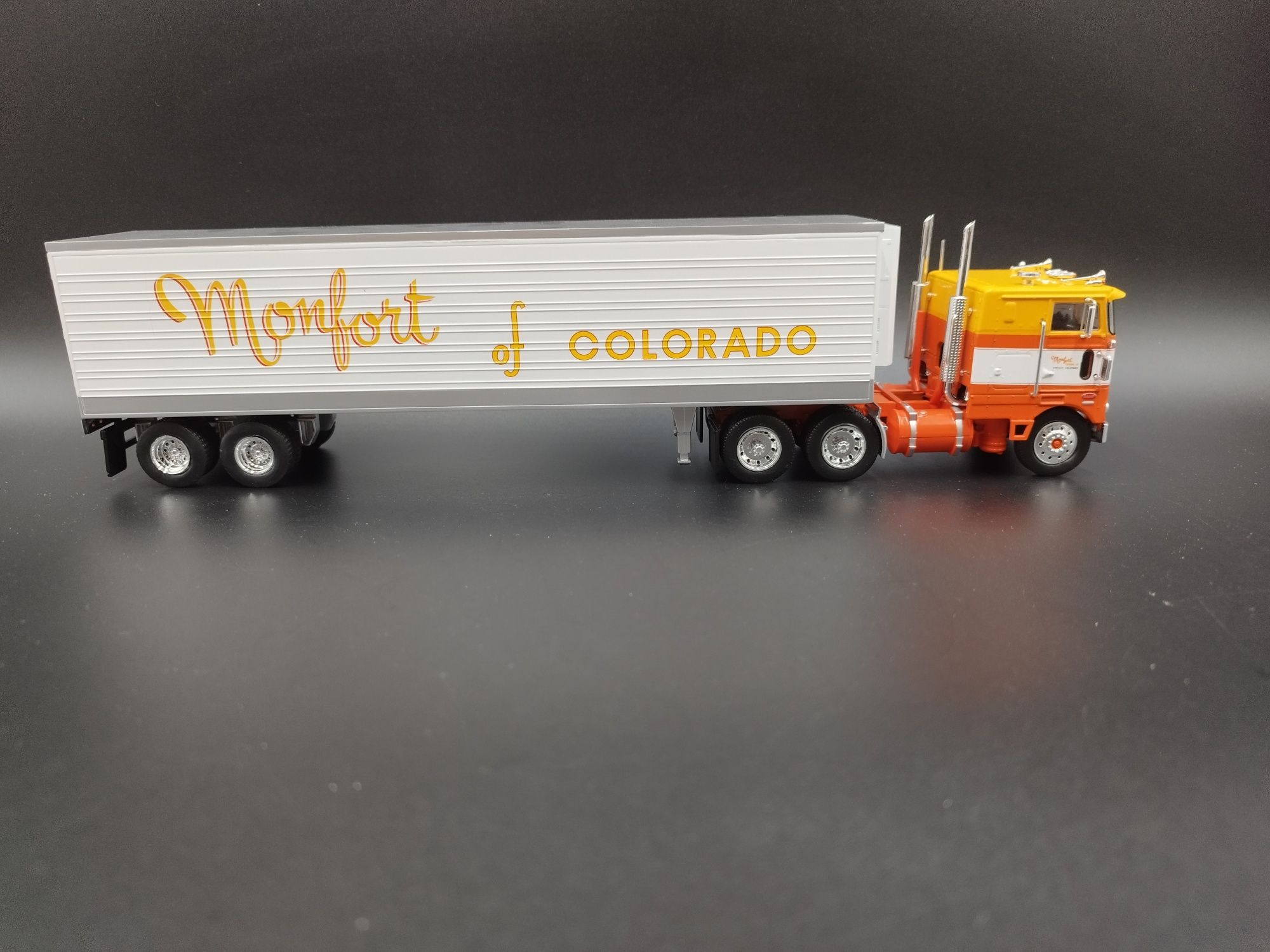 1:43 Altaya Peterbilt 352H (1979) Montfort Des Colorado model