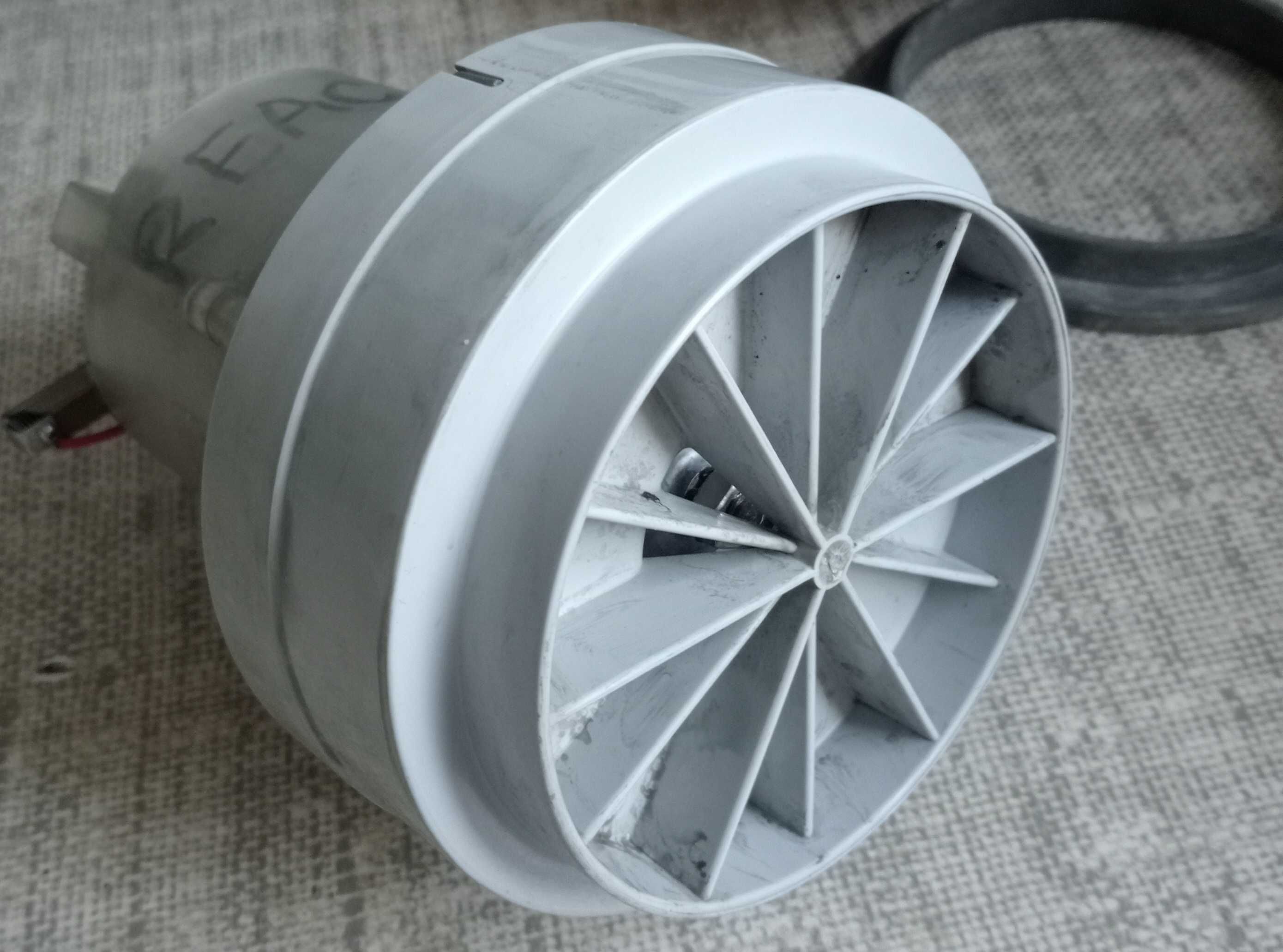 Silnik do odkurzacza i odkurzacz  Reaktor 1600 W