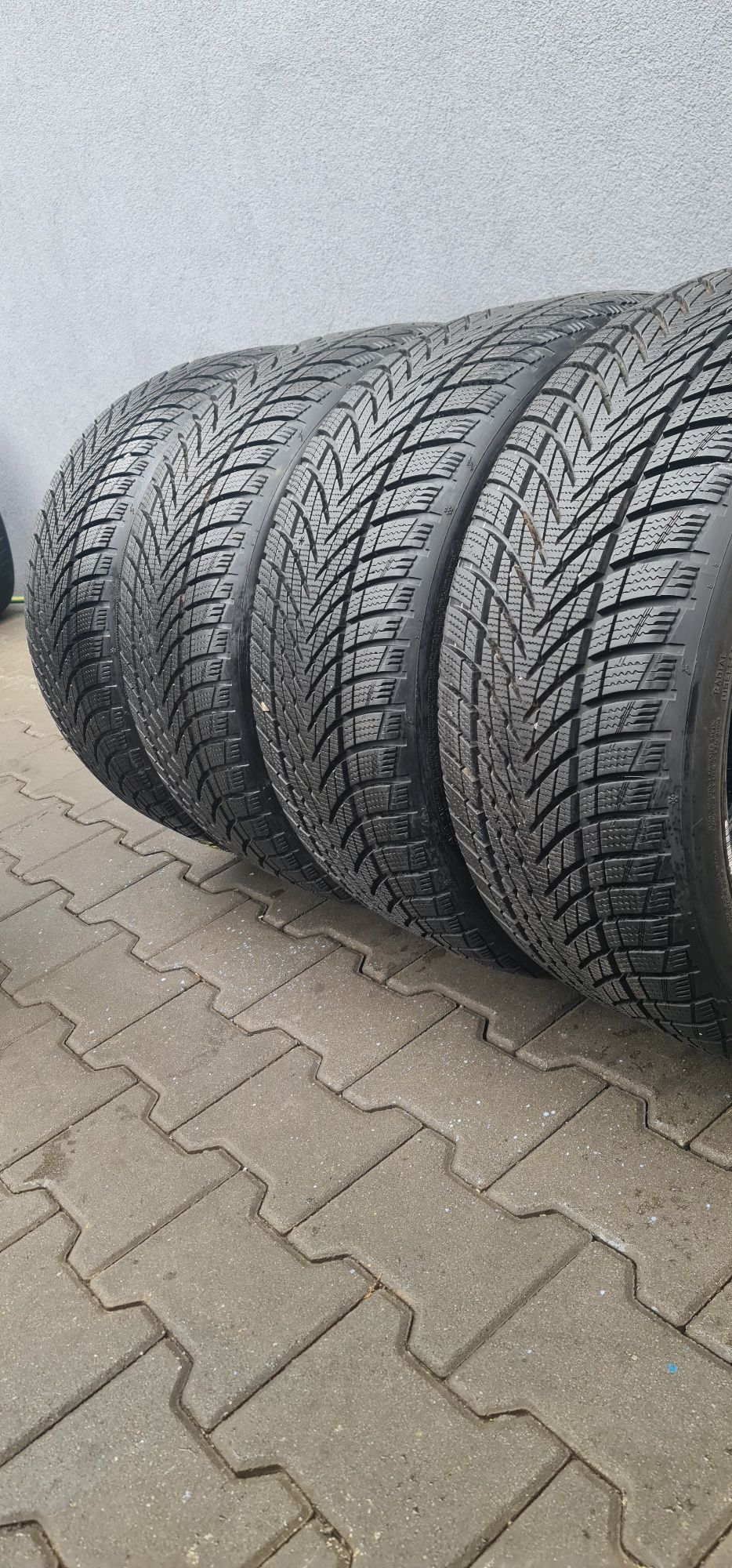225/40/18 Goodyear